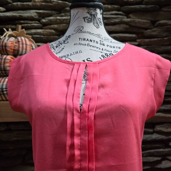 Size Small - The Limited Petite Cap Sleeve Tank Top - Picture 3 of 7